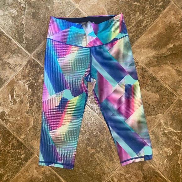 Victoria’s Secret Geo Floral Knockout Crop Legging - Picture 3 of 9